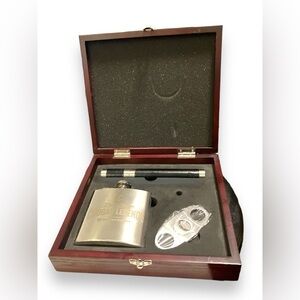 WSU Cougar Legend Stainless Steel Flask Cigar Cutter Cigar Holder New
